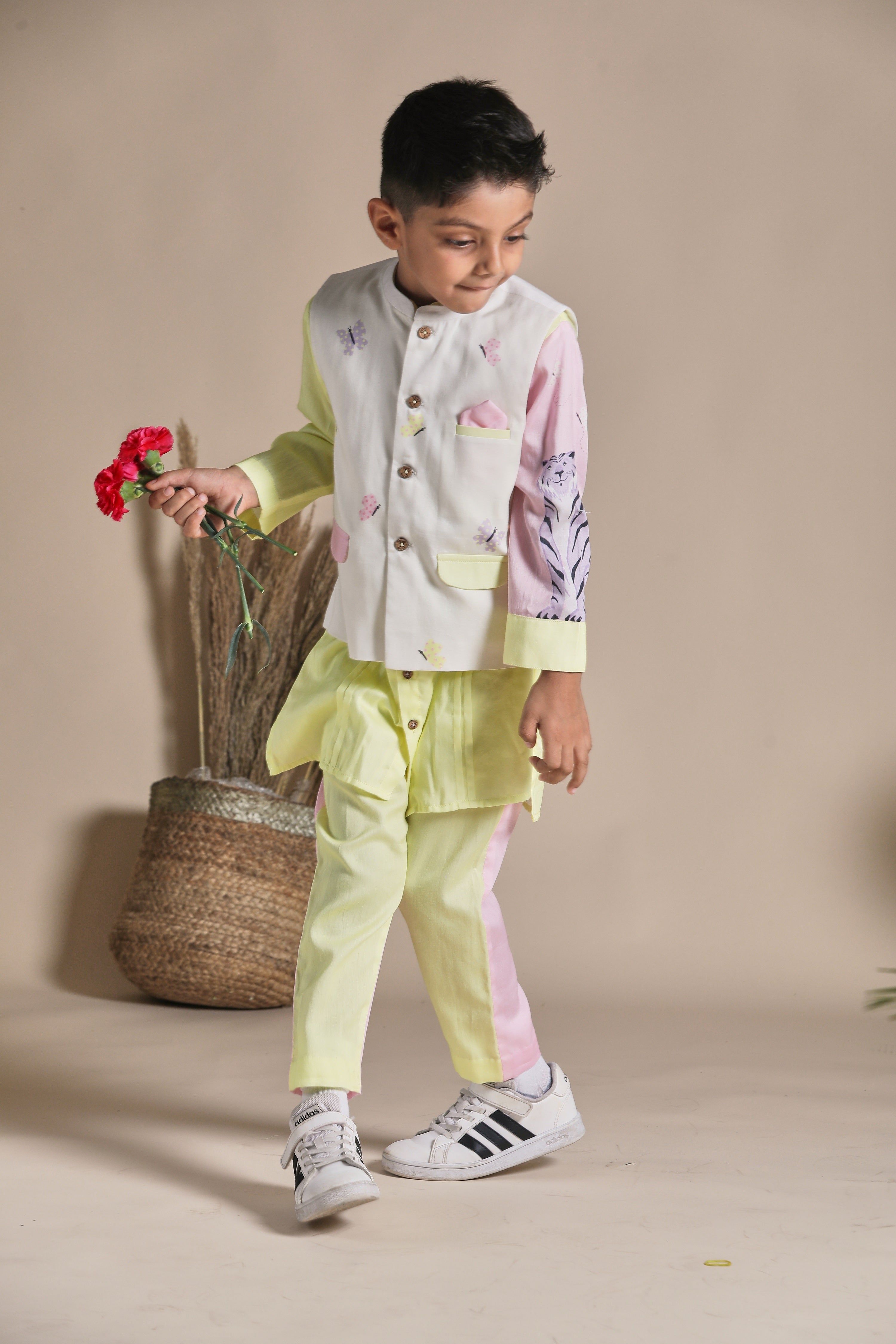 Butterfly print Kurta, Bandi and Pants Set